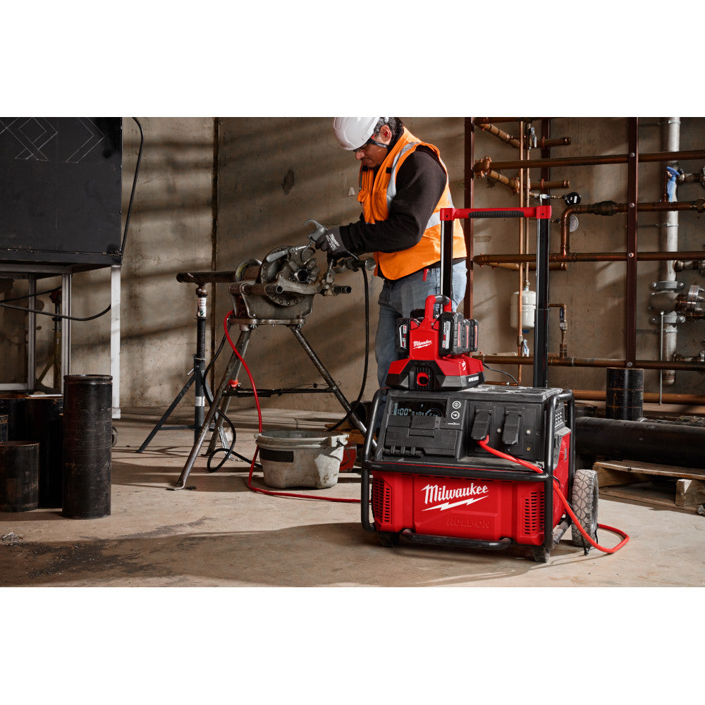 Milwaukee 3300R ROLL-ON PACKOUT 7200W/3600W 2.5kWh Battery Station Power Supply - Image 12